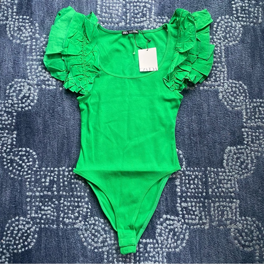 πΏ ZARA GREEN BUTTERFLY SLEEVE RIBBED BODYSUIT! - Picture 7 of 16